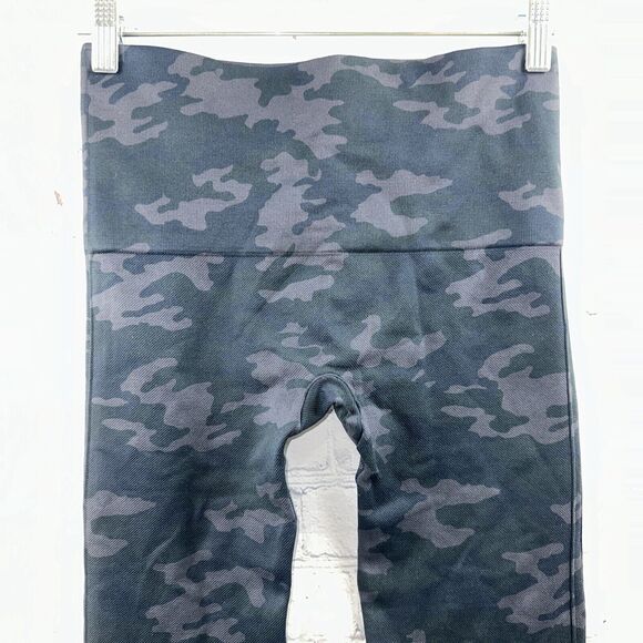 SPANX WOMEN'S SIZE MEDIUM GRAY CAMOUFLAGE PULL ON LEGGINGS PANTS MID-RISE *VGC*. - Picture 6 of 11